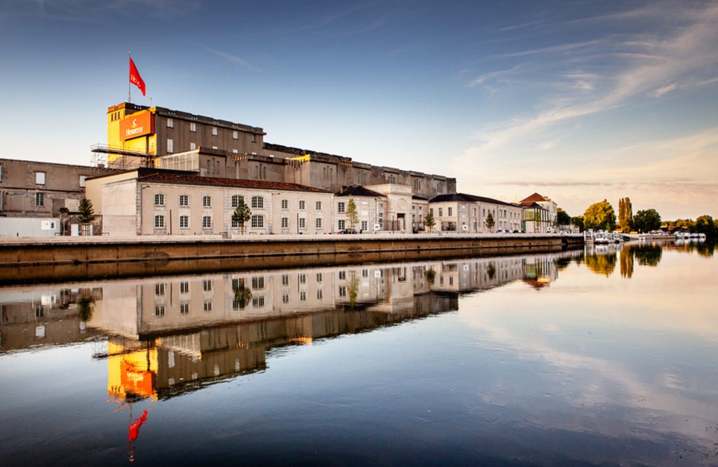 Cognac tour from Bordeaux: Hennessy House from the river