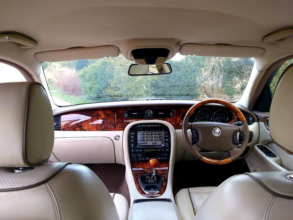 Jaguar XJ Interior Front